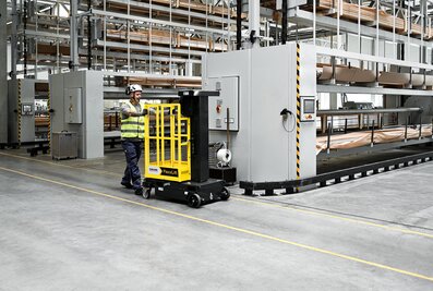 Den ML FlexxLift 4.0 MP können Anwender manuell verschieben und per Kurbel auf die gewünschte Arbeitshöhe bringen. | © MUNK GmbH