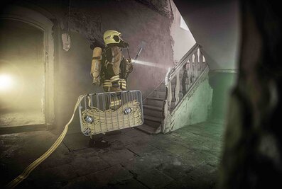 Munk Rettungstechnik présente également à Dresde des éléments indispensables de l’équipement des pompiers, tels que le panier de transport de tuyaux. | © MUNK GmbH