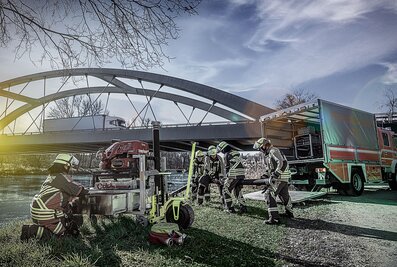 Plus de flexibilité lors des interventions en extérieur : le système tout-terrain Premium de Munk Rettungstechnik accélère le prélèvement d’eau dans les plans d’eau ouverts. | © MUNK GmbH