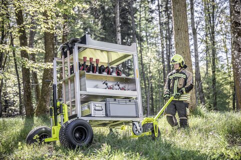 Ab ins Gelände: Das Offroad-System Premium der Munk Rettungstechnik macht die Rollcontainer fit für den Outdoor-Einsatz. | © MUNK GmbH