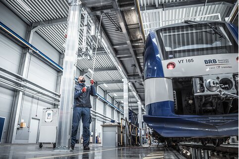 Les plates-formes de travail sur toit peuvent être accostées à la carrosserie des véhicules sans aucun jeu. | © MUNK GmbH