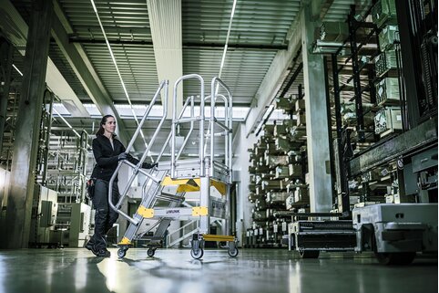 Les escaliers à plate-forme mobiles de Munk Günzburger Steigtechnik peuvent être configurés sur mesure. | © MUNK GmbH
