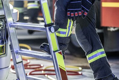 Dank reflektierender Beklebung an der Seite sind die Rettungsplattformen und Leitern der Munk Rettungstechnik auch im Dunkeln gut sichtbar.  | © Munk GmbH