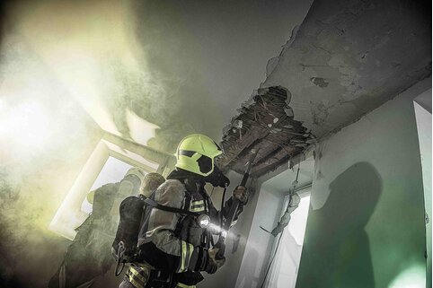 Kompakt und handlich: der neue Stoß- und Einreißhaken der Munk Rettungstechnik. | © Munk GmbH