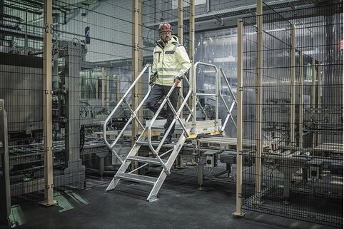 Les passerelles et les escaliers peuvent être assemblés individuellement à l'aide du configurateur de produits de Munk Günzburger Steigtechnik et, grâce à leur conception modulaire, ils peuvent également être modifiés et agrandis de manière flexible si nécessaire. | © MUNK GmbH