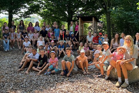 Die Mitarbeiterkinder der MUNK Group genießen zwei Wochen Ferienspaß im eigenen Mitarbeitergarten am Unternehmensstandort in Günzburg. | © MUNK GmbH