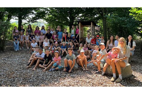 Die Mitarbeiterkinder der MUNK Group genießen zwei Wochen Ferienspaß im eigenen Mitarbeitergarten am Unternehmensstandort in Günzburg. | © MUNK GmbH