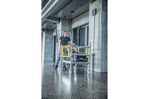 Dank des modularen Systems lässt sich die Montageplattform der Munk Günzburger Steigtechnik werkzeuglos auf- und abbauen und kann auch als Transportwagen für Werkzeug und Material genutzt werden. | © MUNK GmbH