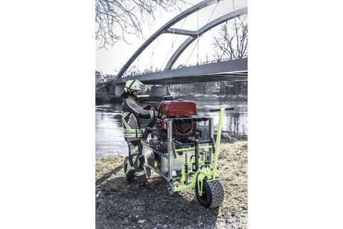 Mehr Flexibilität im Outdoor-Einsatz: Das Offroad-System Premium der Munk Rettungstechnik beschleunigt die Wasserentnahme aus offenem Gewässer. | © MUNK GmbH