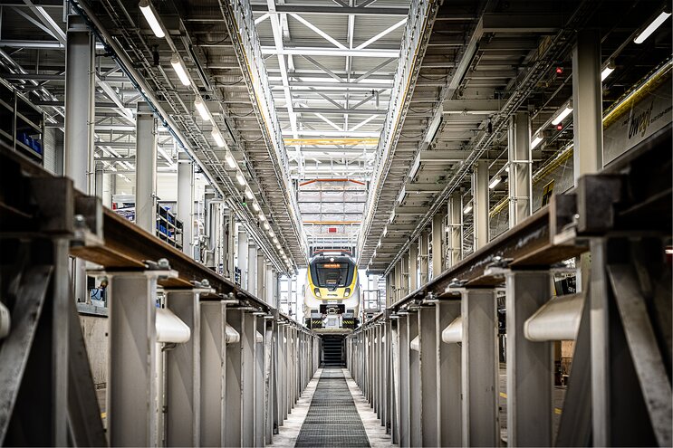 Dacharbeitsbühne zur Schienenfahrzeugwartung | © MUNK GmbH SWEG setzt bei der Schienenfahrzeugwartung auf Dacharbeitsbühne der MUNK Günzburger Steigtechnik. | © MUNK GmbH