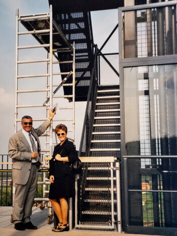 Ferdinand Munk und Ruth Munk vor Rollgerüst | © MUNK GmbH