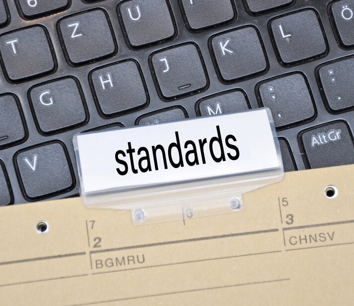 DIN EN ISO 14122 – Part 1 to 4: Permanent means of access to machinery